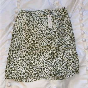 White and green mini skirt, size Small